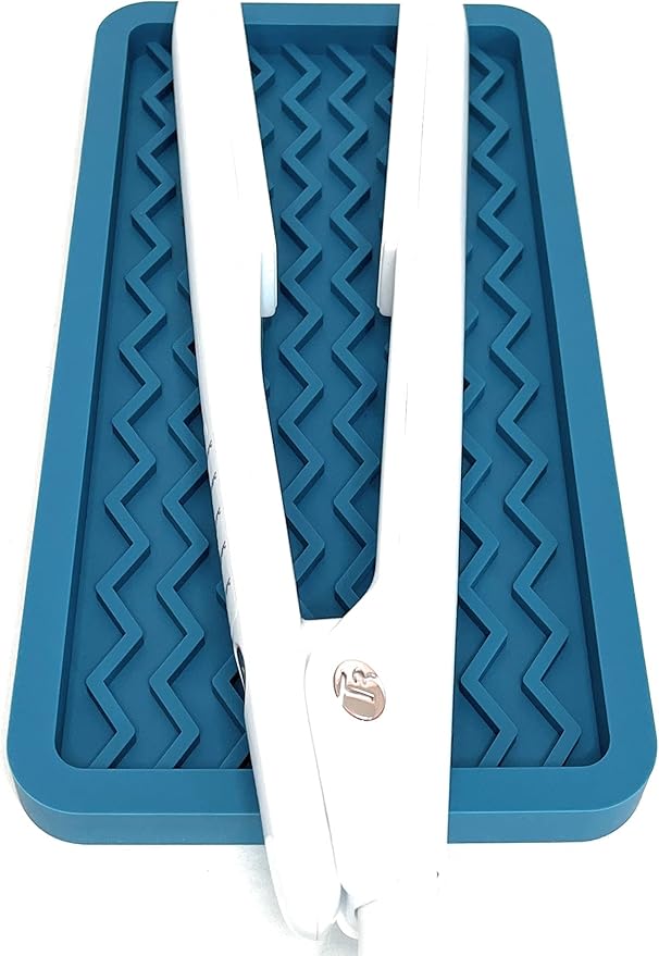 Happitasa Silicone Kitchen Sink Organizer Tray, Sponge Holder and Countertop Protector | Bathroom and Kitchen Soap Dish and Dispenser Tray (Sand Dollar, 10" x 5.25", 10.3 Ounces, Zigzag)