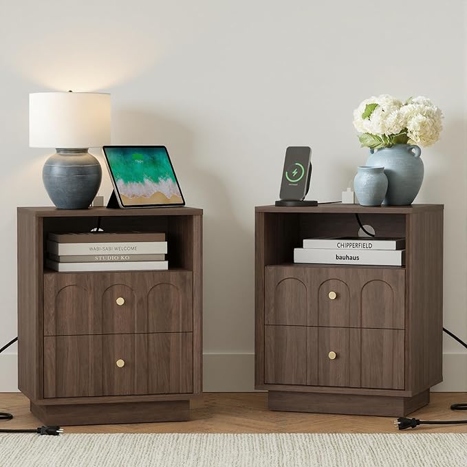 Nightstand Set of 2 with Charging Station, Mid Century Modern Nightstand with Arched Design,Minimalist End Table with Wood Grain Texture, Bedside Table for Bedroom Living Room, Walnut