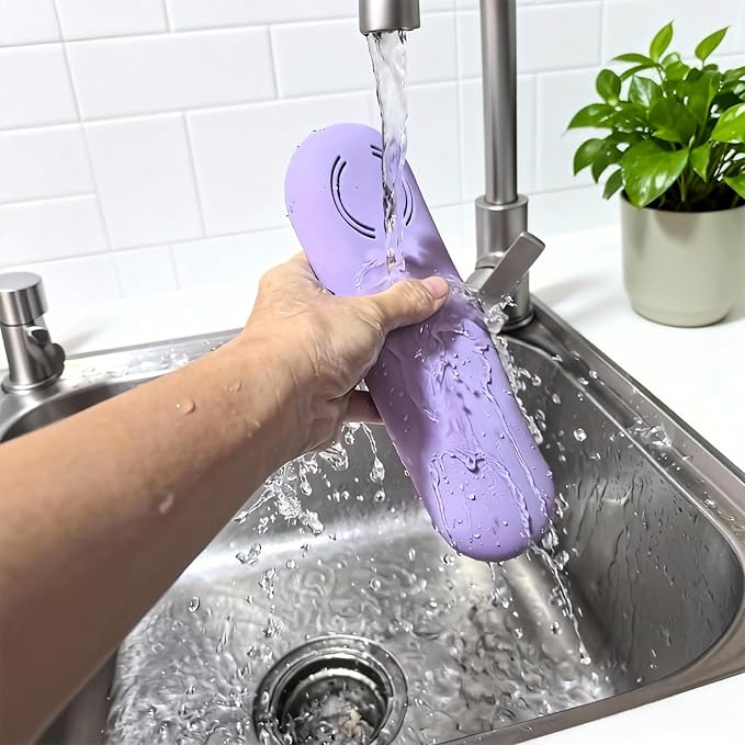 Magnetic Silicone Makeup Brush Holder – Portable Cosmetic Brush Organizer Case, Travel Makeup Tool Storage for Purse, Bag & Beauty Essentials (Purple)