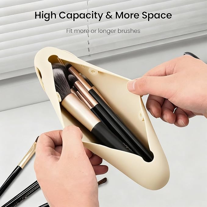 Magnetic Silicone Makeup Brush Holder – Portable Cosmetic Brush Organizer Case, Travel Makeup Tool Storage for Purse, Bag & Beauty Essentials (Apricot)