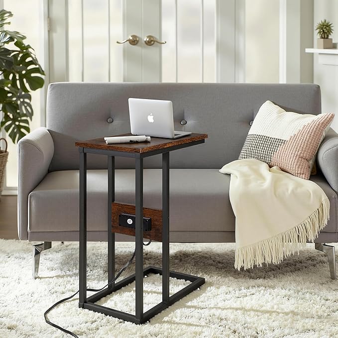 VECELO C Shaped End Side Table with Charging Station & Power Outlets for Couch Sofa/Bed, Snack TV Tray with Metal Frame for Living Room Bedroom 1 PCS, Brown