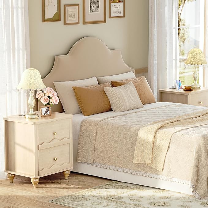Cyclysio Nightstand with Charging Station, Side End Table with 2 Drawers, Modern Wood Night Stand with Scalloped Pattern for Bedroom, Bedside Night Tables with Solid Wood Gourd Legs