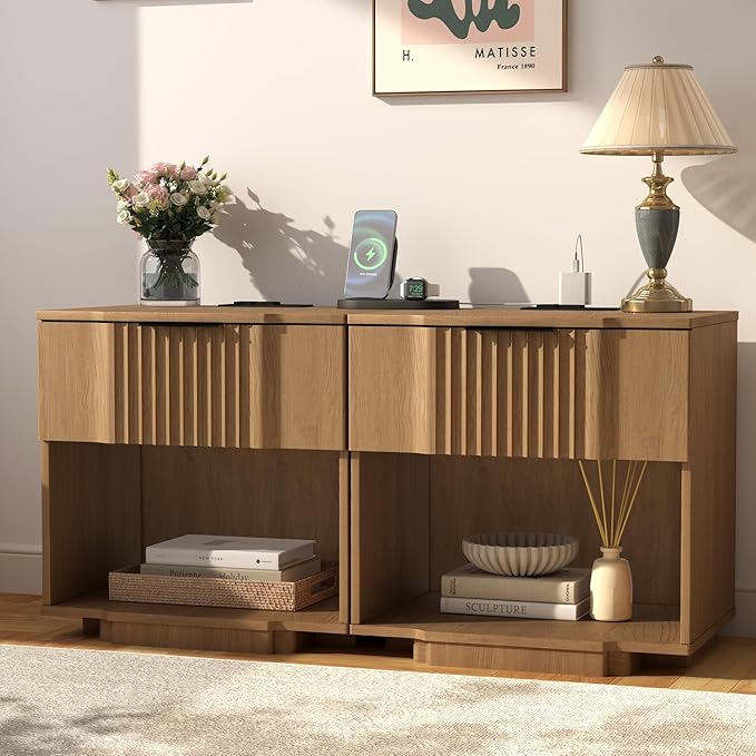Yechen Fluted Nightstand with 20W Fast Charging Station - Modern Farmhouse Wood Night Stand with Storage Drawer & Shelf, Large Wide Bedside End Table for Bedroom with Curved Profile Base, Natural Oak