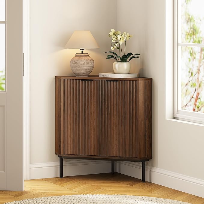 Fluted Corner Cabinet, Modern Small Corner Floor Cabinet with 2 Doors and 2-Tier Shelves, Freestanding Narrow Organizer for Living Room Kitchen Bathroom, Brown