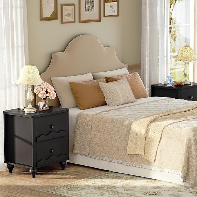 Cyclysio Nightstand with Charging Station, Side End Table with 2 Drawers, Modern Wood Night Stand with Scalloped Pattern for Bedroom, Bedside Night Tables with Solid Wood Gourd Legs