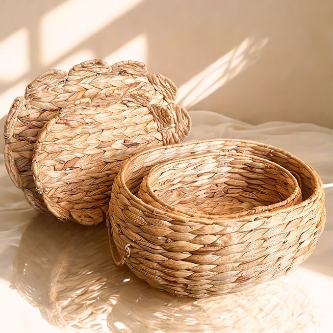 Set of 2 Round Wicker Baskets with Scalloped Lids, Handles, Removable Liners - Decorative Handwoven Water Hyacinth Baskets for Organization of Home, Kitchen, Closet, Pantry, Bathroom, Bread Basket