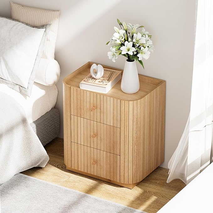 COZAYH Farmhouse 3 Drawer Wood Nightstand with Vertical Slatted Wood, Rustic Curved Edge Dresser with Metal Handles, Modern Design Bed Side Table with Recessed Tray Top for Bedroom, Office (Natural)