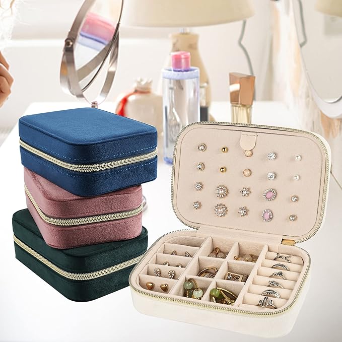 Dajasan Velvet Travel Jewelry Boxes, Small Travel Jewelry Case, Portable Travel Jewelry Organizer Box for Birthday Mother's Day Valentine's Day (Beige)