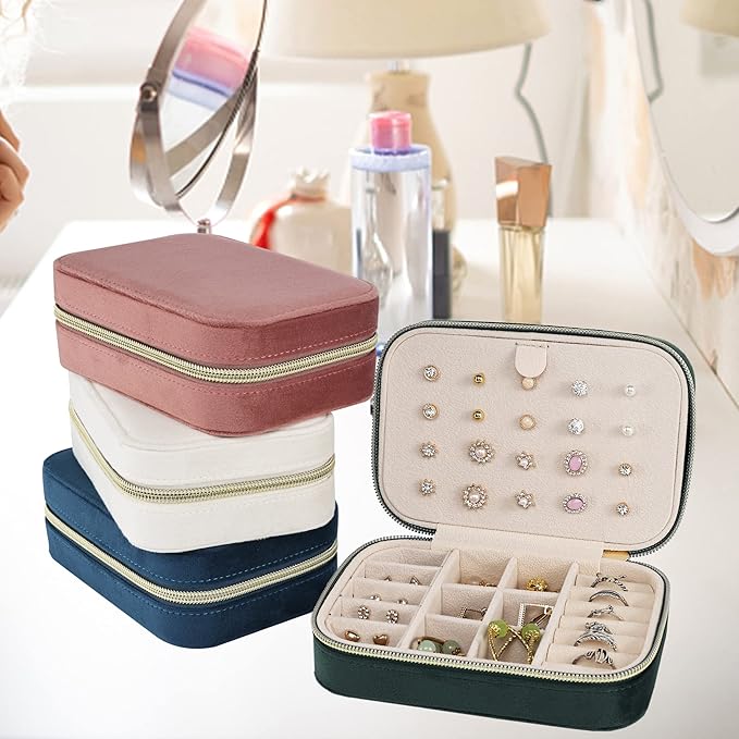 Dajasan Velvet Travel Jewelry Box, Mini Travel Jewelry Case, Small Portable Travel Jewelry Organizer for Women Girls (Green)