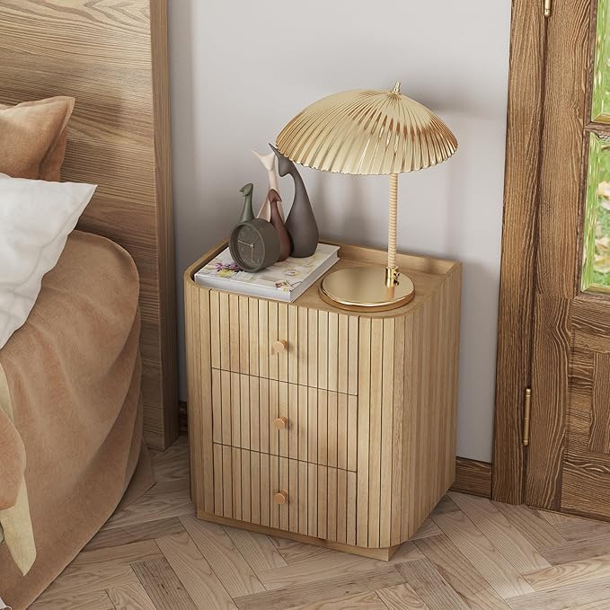 COZAYH Farmhouse 3 Drawer Wood Nightstand with Vertical Slatted Wood, Rustic Curved Edge Dresser with Metal Handles, Modern Design Bed Side Table with Recessed Tray Top for Bedroom, Office (Natural)